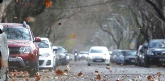 Alertas amarilla y naranja por zonda: las ráfagas podrían alcanzar 90 km/h
