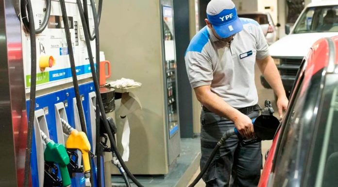 Cayó 7% el petróleo pero en Mendoza volvió a subir la nafta