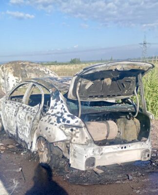 Un Citroën C4 terminó envuelto en llamas en la Variante Palmira