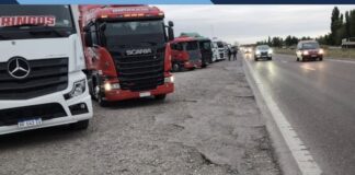 Protesta de camioneros en el nudo vial de Rutas 7 y 40
