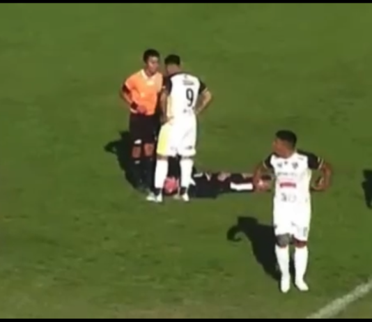 Detienen a un futbolista de Palmira tras realizar gestos xenófobos contra su rival