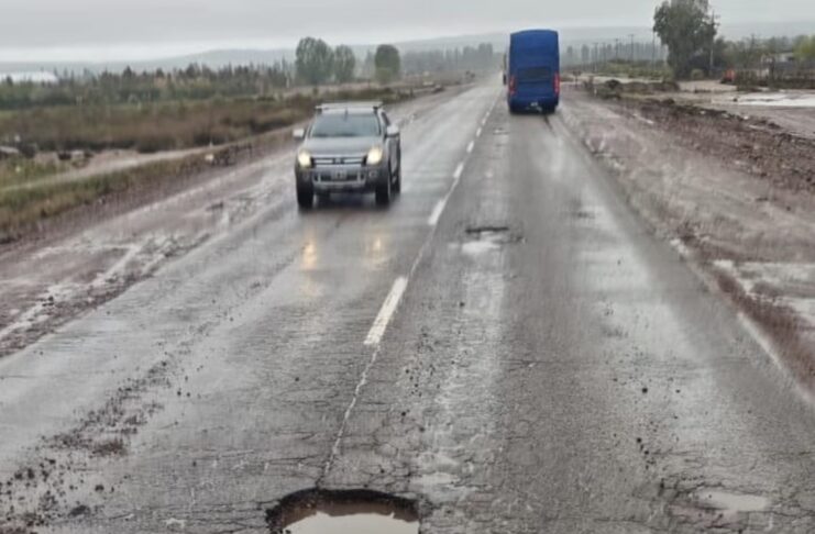 Peligro en Ruta 7: mas de 14 vehículos sufrieron destrozos por el pésimo estado del camino