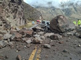 Cayó una piedra gigante sobre una camioneta y cortaron el tránsito entre Uspallata y Potrerillos